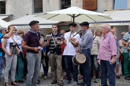 Txistulariak, Aiotz Plazan (Argazkia: Iñigo Larramendi)