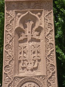 Un "kharchar", elemento característico de la arquitectura armenia (Argazkia. I. Larramendi)